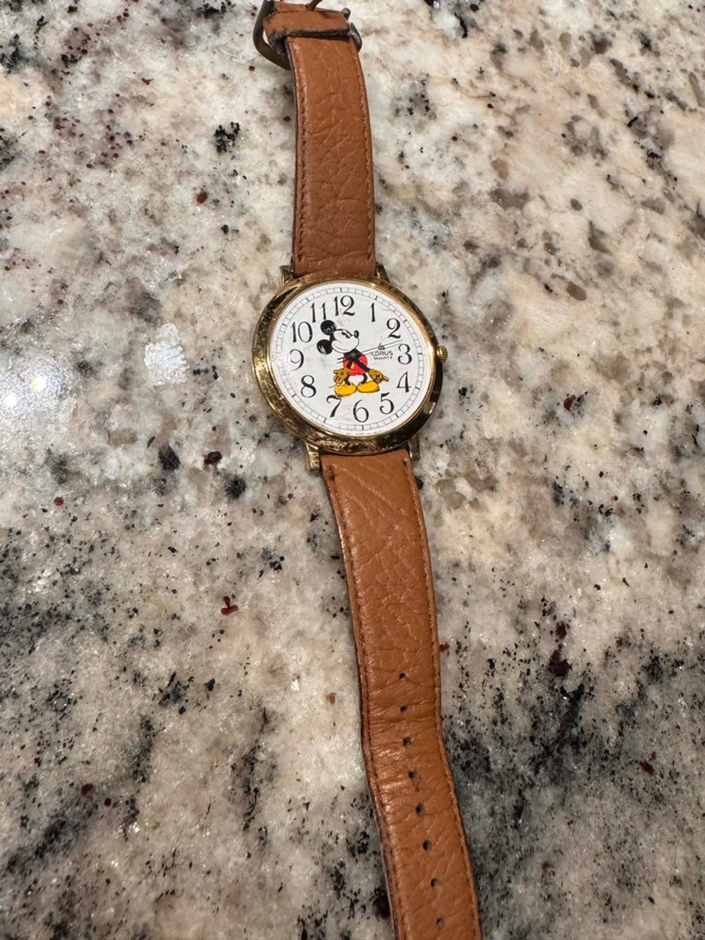 vintage Lorus Mickey Mouse watch
Works. Needs a new leather band